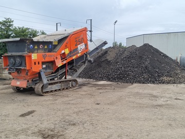 Démolition, broyage et remblaiement d'une fosse à lisier aerienne à Nozay