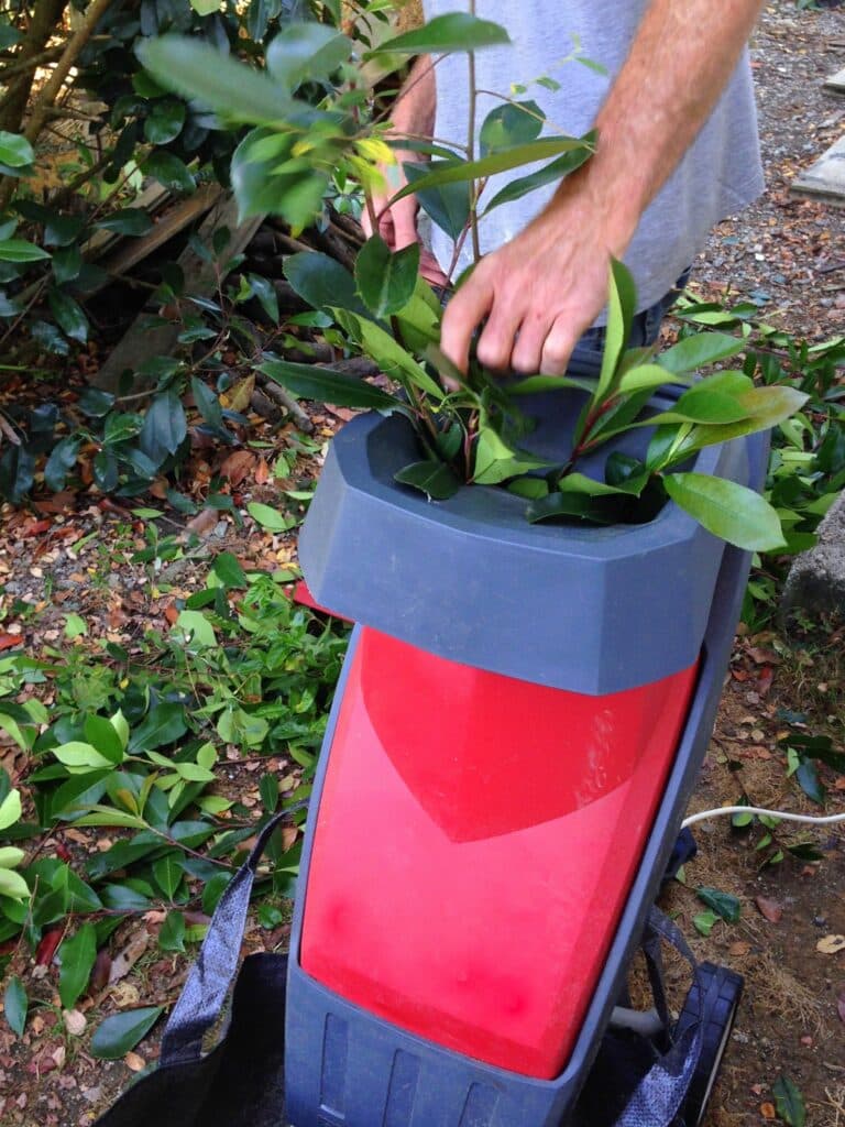 broyeur à végétaux,broyer les feuilles de taille de haie